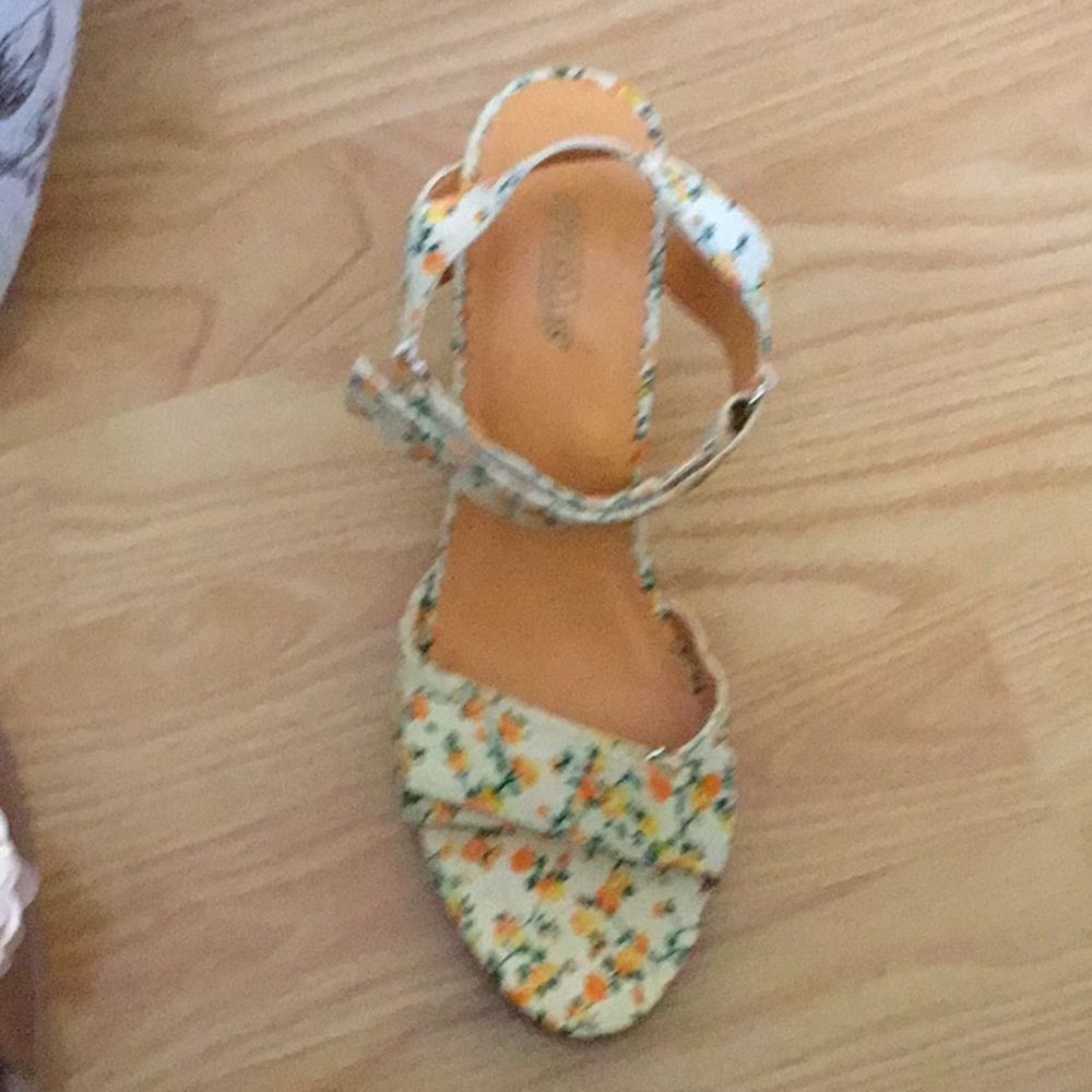 Seychelles yellow wedge